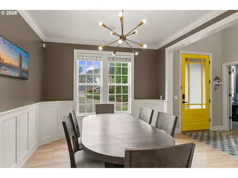 Entry Way - 1133 Skylark Ln, Eugene, OR 97401 photo 2 of 3