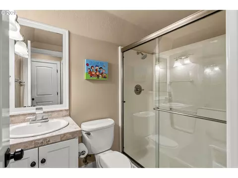 Bath - 1133 Skylark Ln, Eugene, OR 97401 photo 6 of 6