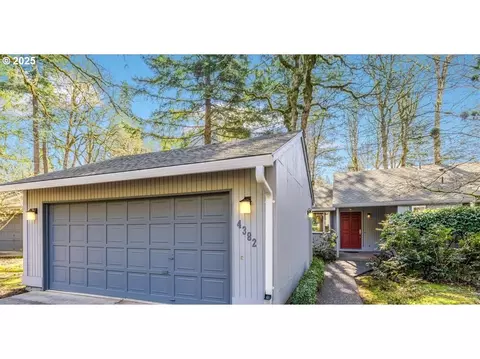 4382 Woodside Cir, Lake Oswego, OR 97035