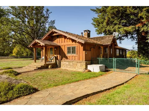 8690 Lookingglass Rd, Roseburg, OR 97471