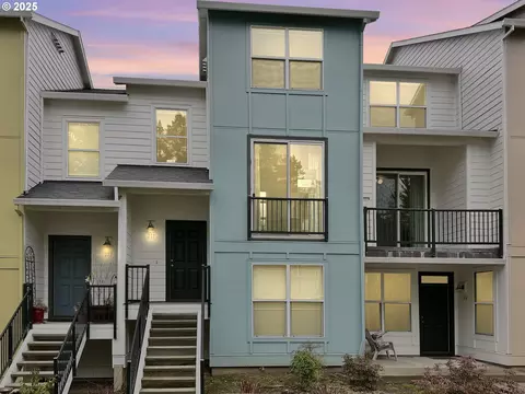 2004 NE Cadbury Ave #211, Beaverton, OR 97006