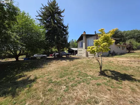 176 Homestead Dr, Myrtle Creek, OR 97457