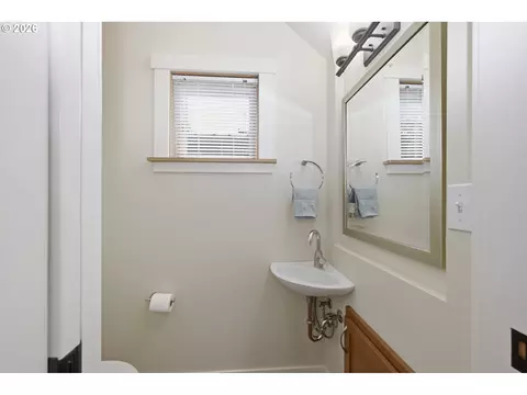 Bath - 1440 Perdue Loop, Eugene, OR 97401 photo 1 of 3