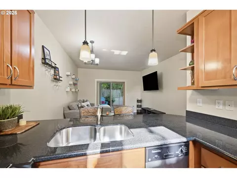 Kitchen - 1440 Perdue Loop, Eugene, OR 97401 photo 2 of 5