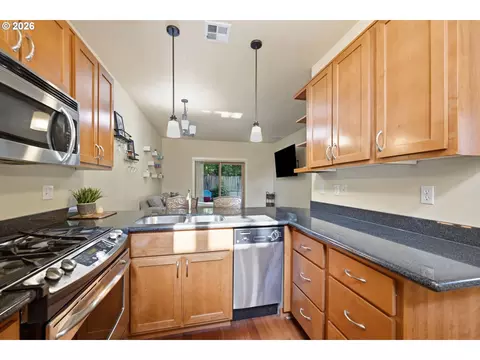 Kitchen - 1440 Perdue Loop, Eugene, OR 97401 photo 5 of 5