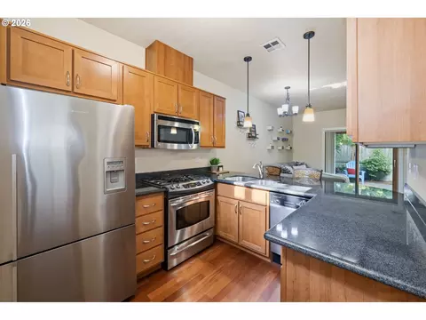 Kitchen - 1440 Perdue Loop, Eugene, OR 97401 photo 4 of 5