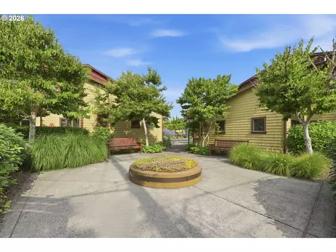 Exterior - 1440 Perdue Loop, Eugene, OR 97401 photo 8 of 12