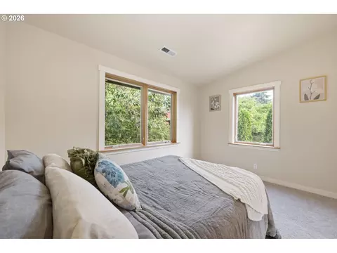 Bedroom - 1440 Perdue Loop, Eugene, OR 97401 photo 1 of 2