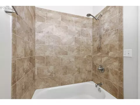 Bath - 1440 Perdue Loop, Eugene, OR 97401 photo 3 of 3