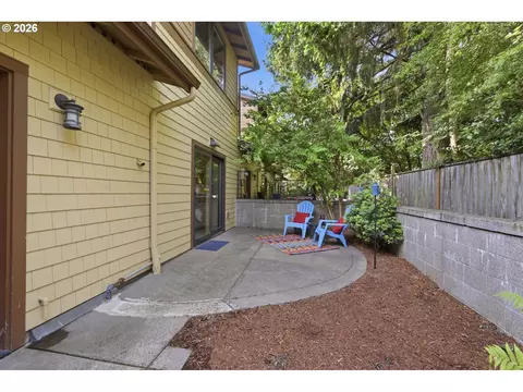 Exterior - 1440 Perdue Loop, Eugene, OR 97401 photo 7 of 12