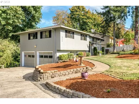 835 E 4th St, La Center, WA 98629