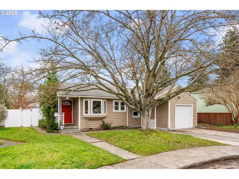 5950 SE Tibbetts St, Portland, OR 97206