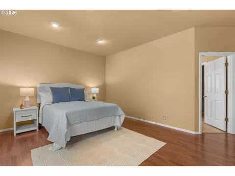Bedroom - 2495 Park Forest Dr, Eugene, OR 97405 photo 3 of 8