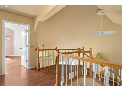 Entry Way - 2495 Park Forest Dr, Eugene, OR 97405 photo 4 of 5