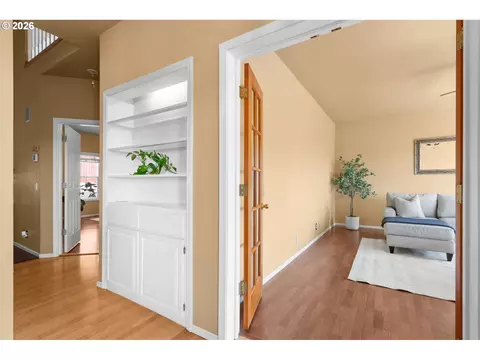 Entry Way - 2495 Park Forest Dr, Eugene, OR 97405 photo 3 of 5