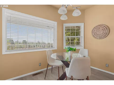 Dining - 2495 Park Forest Dr, Eugene, OR 97405 photo 5 of 5