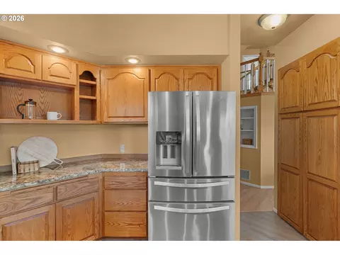 Kitchen - 2495 Park Forest Dr, Eugene, OR 97405 photo 3 of 3