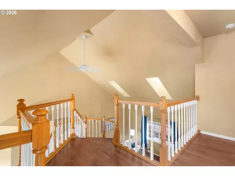 Entry Way - 2495 Park Forest Dr, Eugene, OR 97405 photo 2 of 5