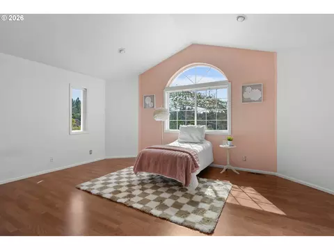 Bedroom - 2495 Park Forest Dr, Eugene, OR 97405 photo 1 of 8