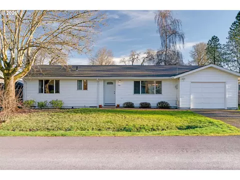 759 SElm St, Dundee, OR 97115