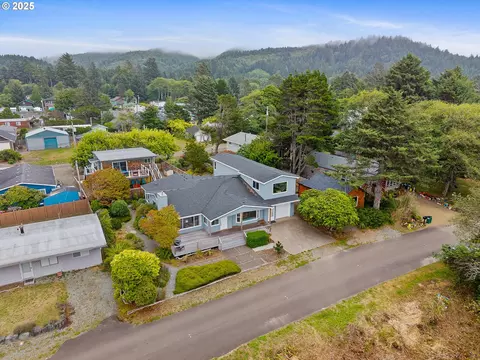 1064 S Front St, Rockaway Beach, OR 97136