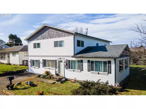 1840 Johnson St, North Bend, OR 97459