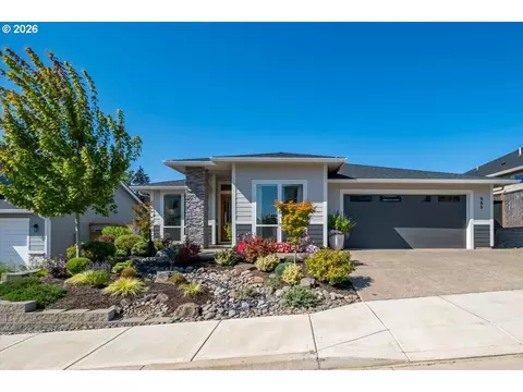 565 NW Crater Lake Dr, Dallas, OR 97338