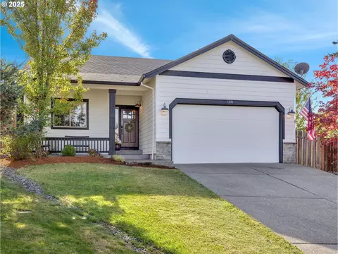 1230 NE Rockwell Dr, Estacada, OR 97023