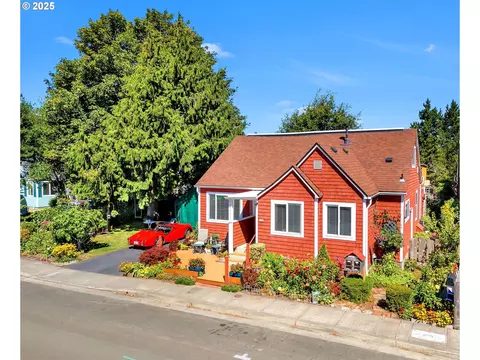460 12th Ave, Seaside, OR 97138