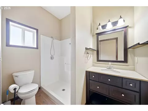 Bath - 3083 Pine St, Longview, WA 98632 photo 4 of 4