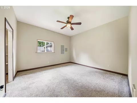 Bedroom - 3083 Pine St, Longview, WA 98632 photo 5 of 5