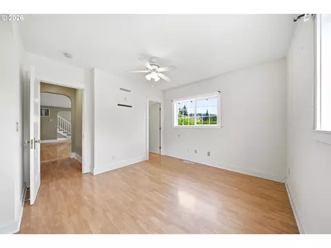 Bedroom - 3083 Pine St, Longview, WA 98632 photo 1 of 5