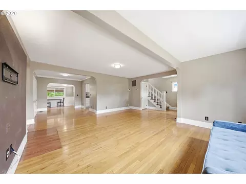 Living - 3083 Pine St, Longview, WA 98632 photo 4 of 9