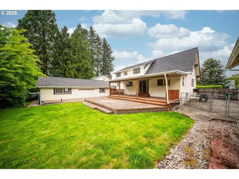 Exterior - 3083 Pine St, Longview, WA 98632 photo 4 of 8
