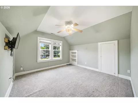 Bedroom - 3083 Pine St, Longview, WA 98632 photo 3 of 5