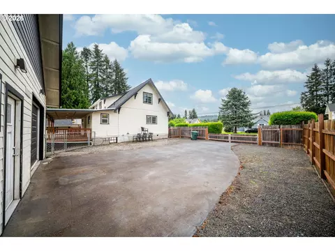 Exterior - 3083 Pine St, Longview, WA 98632 photo 3 of 8