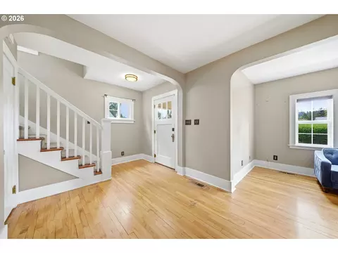 Entry Way - 3083 Pine St, Longview, WA 98632 photo 1 of 2
