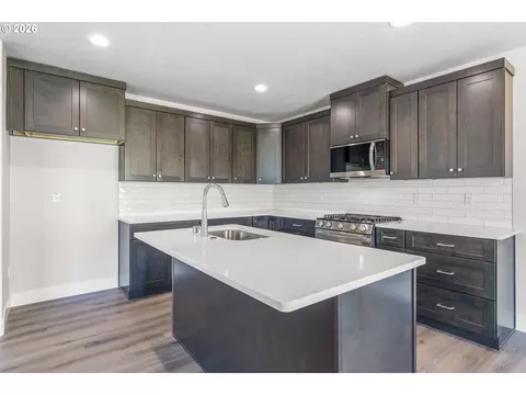 Kitchen - 104 Tiber Ct, Boardman, OR 97818 photo 2 of 4