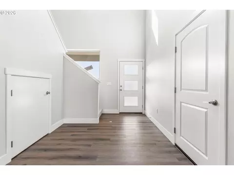 Entry Way - 104 Tiber Ct, Boardman, OR 97818 photo 2 of 2