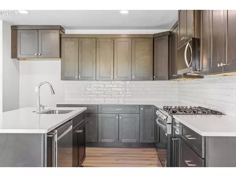 Kitchen - 104 Tiber Ct, Boardman, OR 97818 photo 1 of 4