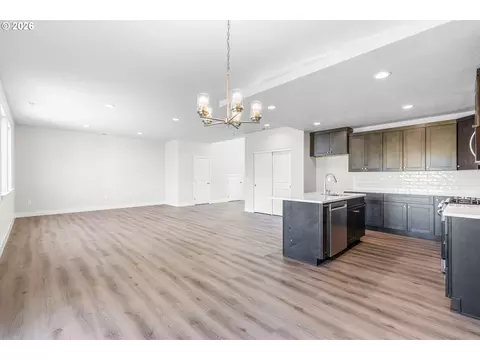 Living - 104 Tiber Ct, Boardman, OR 97818 photo 1 of 4