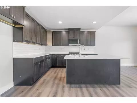 Kitchen - 104 Tiber Ct, Boardman, OR 97818 photo 3 of 4