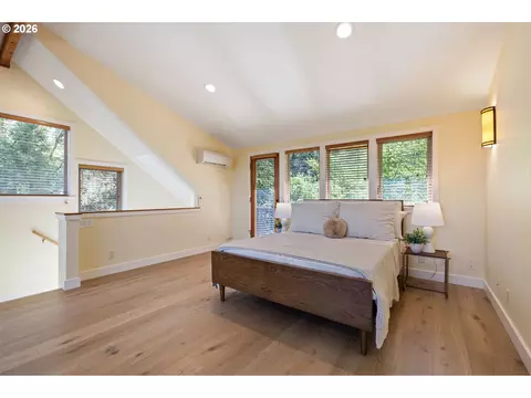 Bedroom - 2089 Graham Dr, Eugene, OR 97405 photo 2 of 5