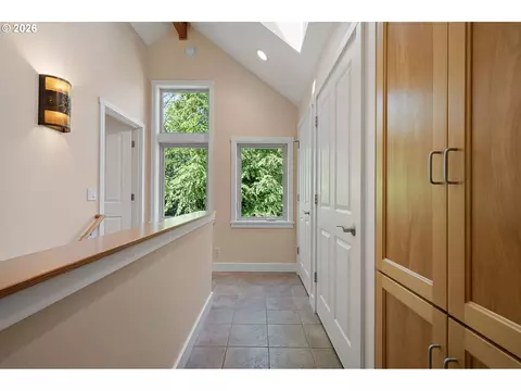 Entry Way - 2089 Graham Dr, Eugene, OR 97405 photo 2 of 3