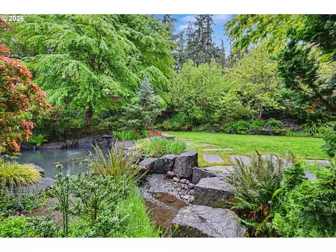 Exterior - 2089 Graham Dr, Eugene, OR 97405 photo 2 of 9