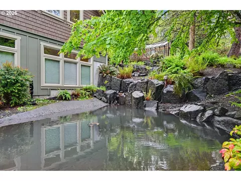 Exterior - 2089 Graham Dr, Eugene, OR 97405 photo 7 of 9