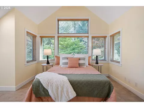 Bedroom - 2089 Graham Dr, Eugene, OR 97405 photo 4 of 5