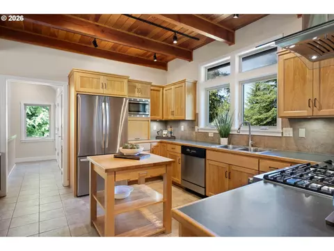 Kitchen - 2089 Graham Dr, Eugene, OR 97405 photo 3 of 3