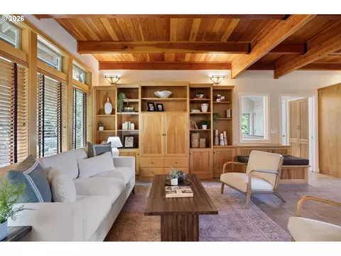 Living - 2089 Graham Dr, Eugene, OR 97405 photo 2 of 5