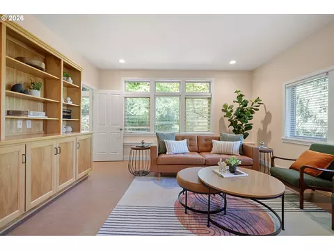 Living - 2089 Graham Dr, Eugene, OR 97405 photo 4 of 5